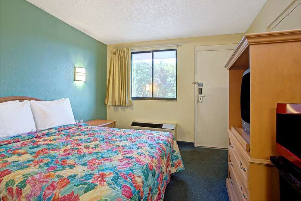 Rodeway Inn Fairgrounds-Casino Tampa Quarto foto