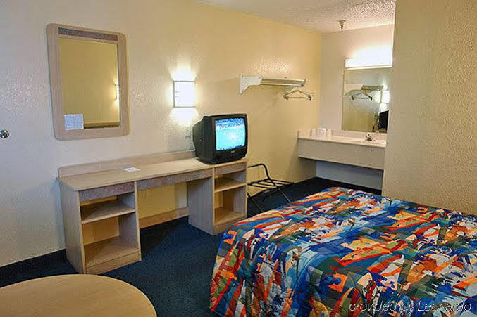 Rodeway Inn Fairgrounds-Casino Tampa Quarto foto